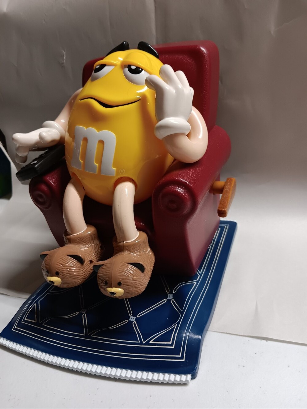 M&M'S Candy Dispenser Yellow M&M New In Box. Vintage - Picture 3 of 11
